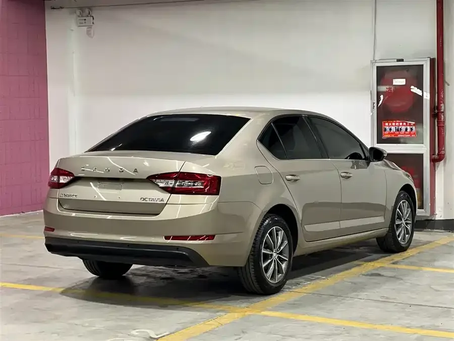Skoda Octavia Octavia 2022 1.5L Automatic Comfort Edition 2022 — миниатюра 2