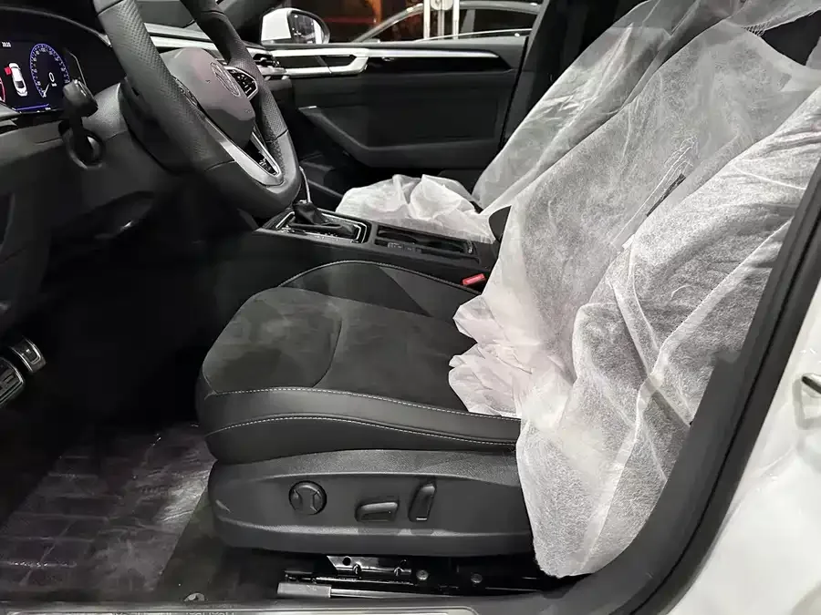 Volkswagen FAW- CC FAW-Volkswagen CC 2021 330TSI Launch Special Edition 2022 — миниатюра 2
