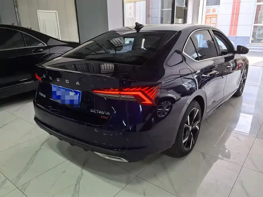 Skoda Octavia Octavia 2022 PRO TSI280 Luxury Edition 2023 — миниатюра 3