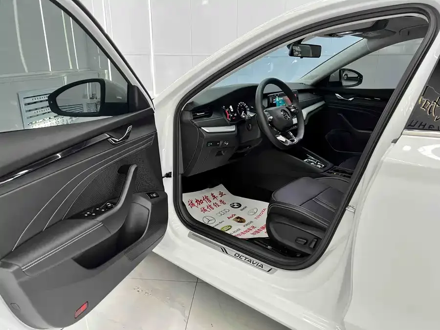 Skoda Octavia Octavia 2023 facelift PRO TSI280 Premium Edition 2024 — миниатюра 4