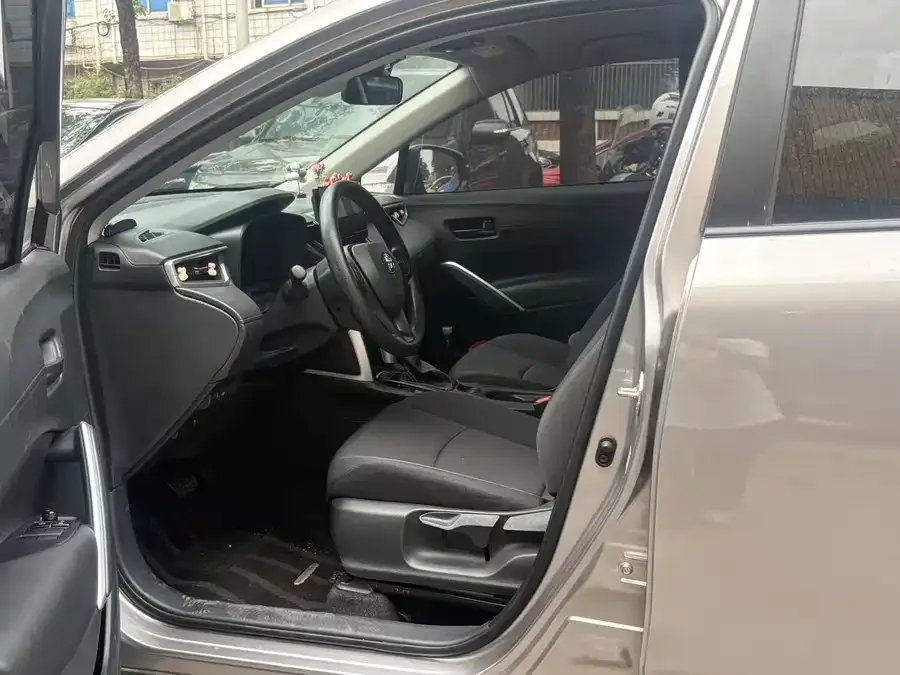 Toyota Corolla Corolla Sharp 2024 2.0L Intelligent Electric Hybrid Dual Engine Pioneer Edition 2025 — миниатюра 4