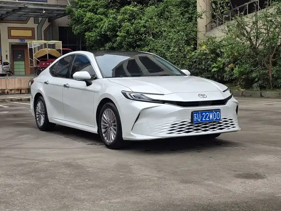 Toyota Camry Camry 2024 2.0G Premium Edition 2025 — миниатюра 3