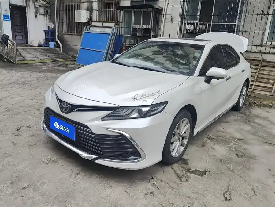 Toyota Camry Camry 2023 2.0G Deluxe Edition 2023 — фото 1, купить с доставкой в Москву
