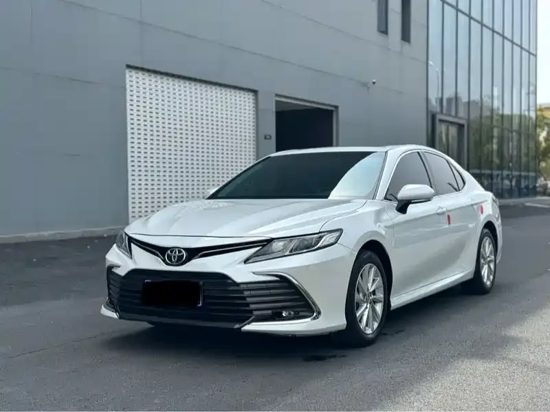 Toyota Camry Camry 2022 2.0GVP Leading Edition 2023 — фото 1, купить с доставкой в Москву
