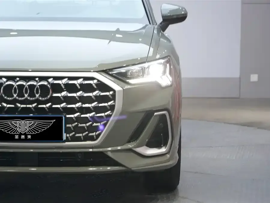 Audi Q3 2024 35 TFSI Fashion Dynamic Edition 2024 — миниатюра 2