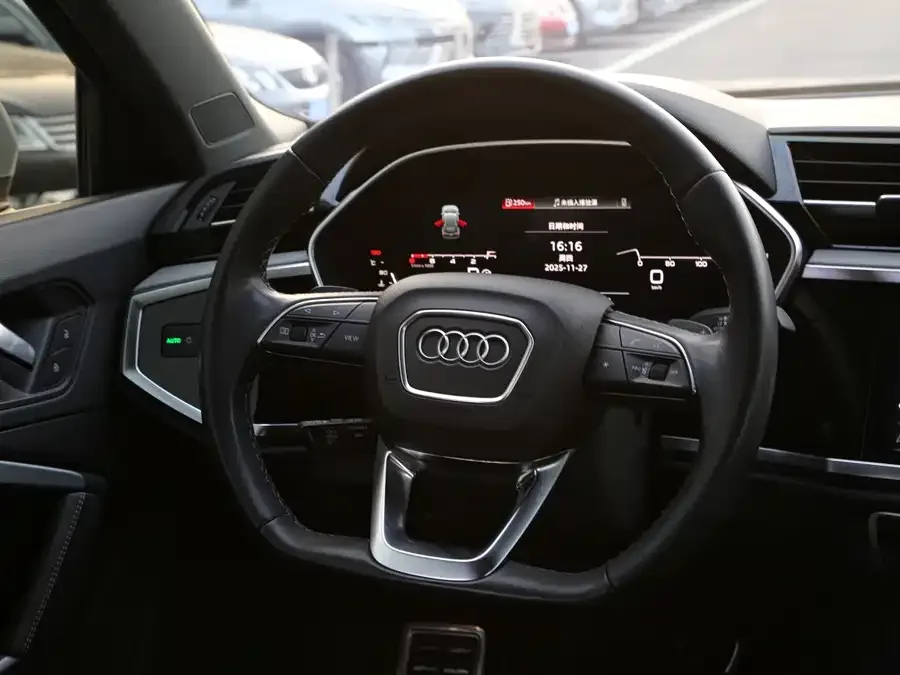 Audi Q3 2024 35 TFSI Fashion Dynamic Edition 2024 — миниатюра 2