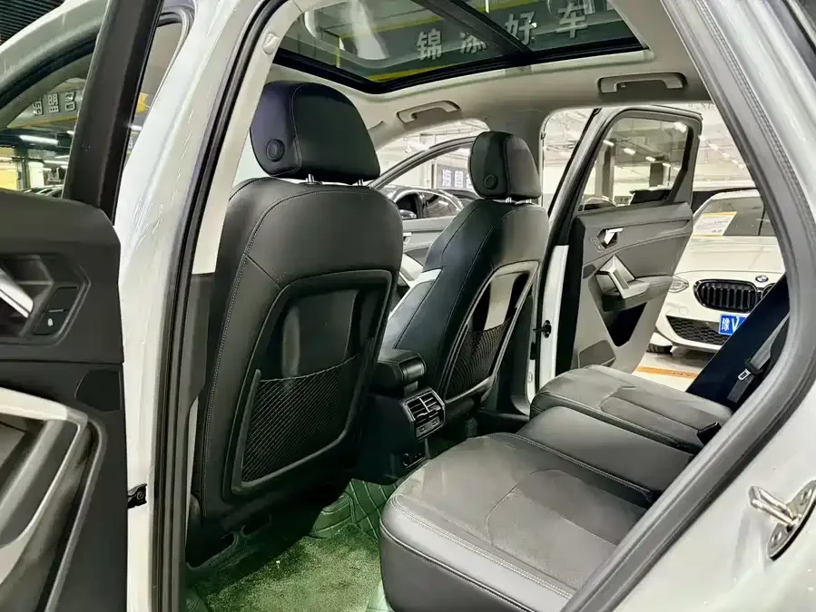 Audi Q3 2022 35 TFSI Fashionable and Dynamic 2022 — миниатюра 2
