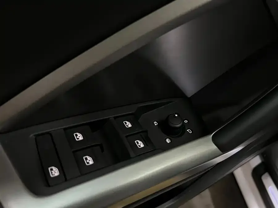 Audi Q3 2022 35 TFSI Fashionable and Dynamic 2022 — миниатюра 5