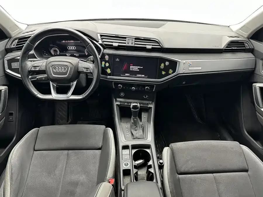 Audi Q3 2022 35 TFSI Fashionable and Dynamic 2022 — миниатюра 2