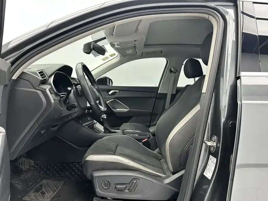 Audi Q3 2022 35 TFSI Fashionable and Dynamic 2022 — миниатюра 3