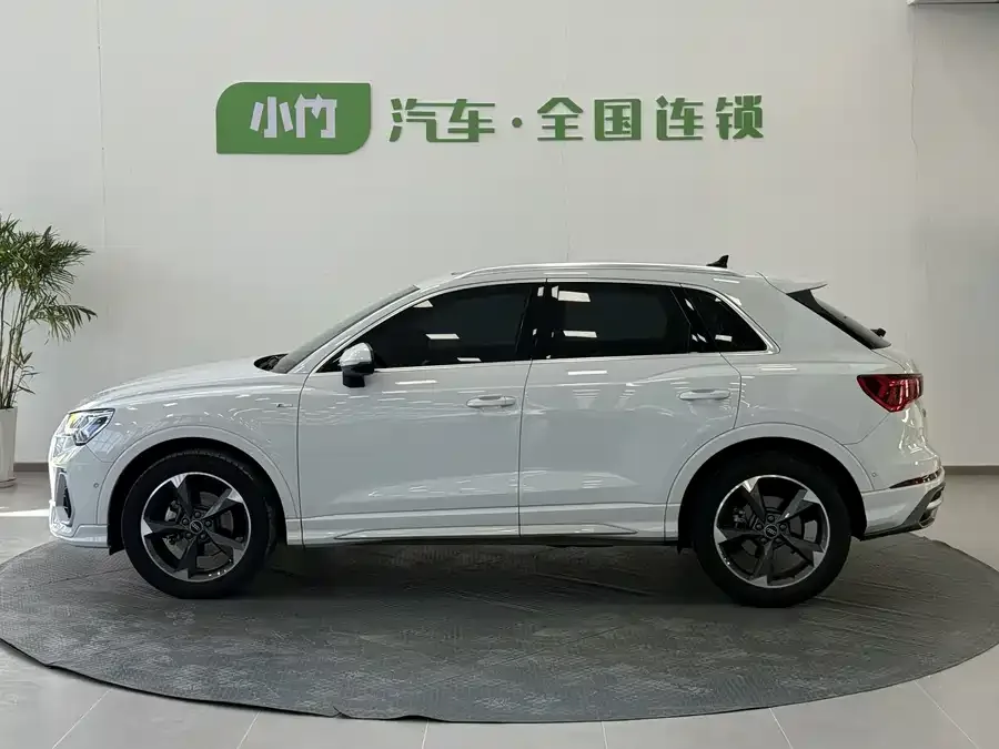 Audi Q3 2023 35 TFSI Fashion Dynamic Edition (1.4T) 2022 — миниатюра 4