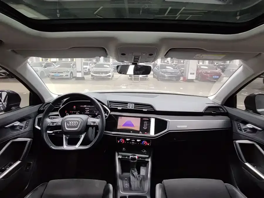 Audi Q3 2023 35 TFSI Fashion Dynamic Edition (1.4T) 2022 — миниатюра 5