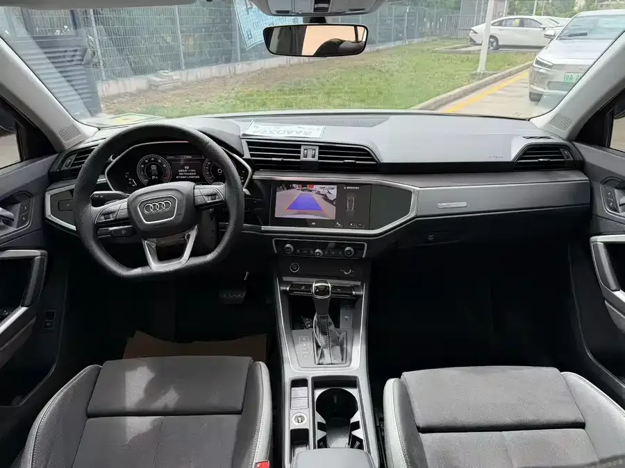 Audi Q3 2023 35 TFSI Fashion Dynamic Edition (1.5T) 2023 — миниатюра 2