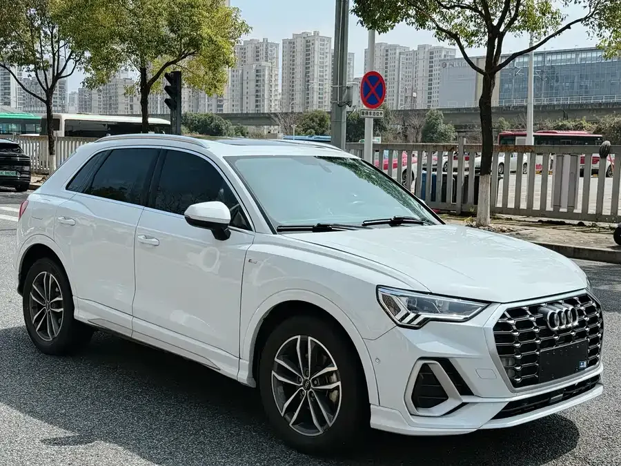 Audi Q3 2023 35 TFSI Progressive Dynamic Edition (1.4T) 2023 — фото 1, купить с доставкой в Москву