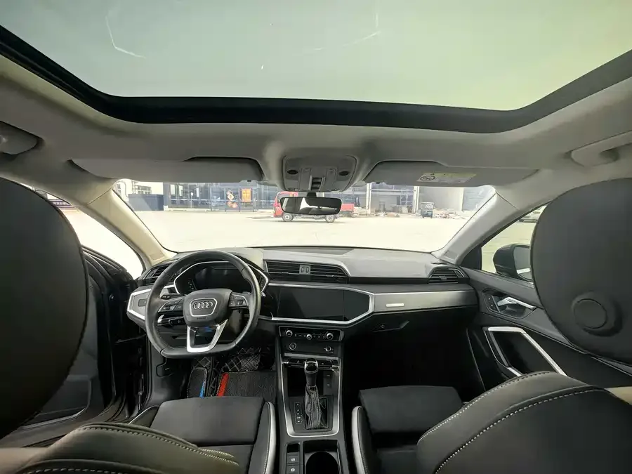 Audi Q3 2023 35 TFSI Fashion Dynamic Edition (1.5T) 2023 — миниатюра 2