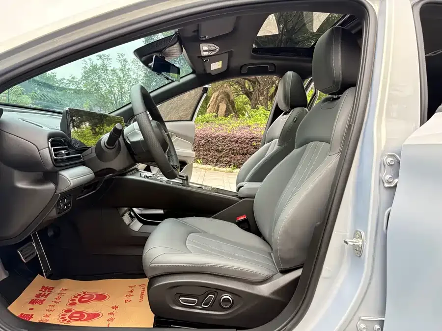 GAC Trumpchi Shadow Leopard Shadow Leopard 2024 270T DCT Shadow Leopard R-Style Edition 2025 — миниатюра 3