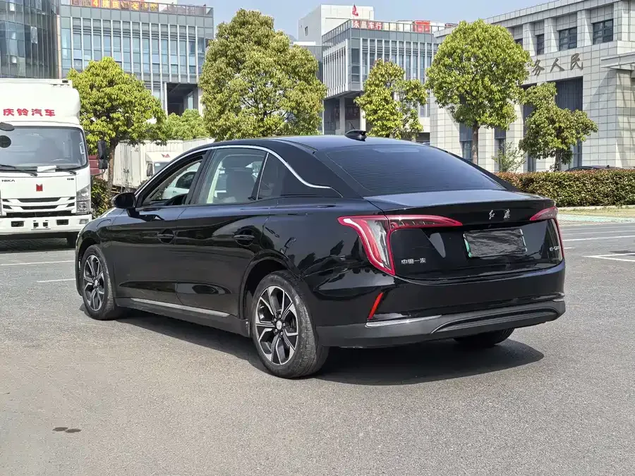 Hongqi E-QM5 Hongqi E-QM5 2022 431km Charging Enjoyment Edition 2022 — миниатюра 2