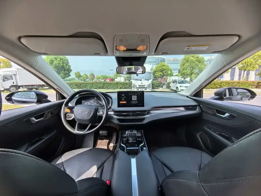 Hongqi E-QM5 Hongqi E-QM5 2022 431km Charging Enjoyment Edition 2022 — миниатюра 3