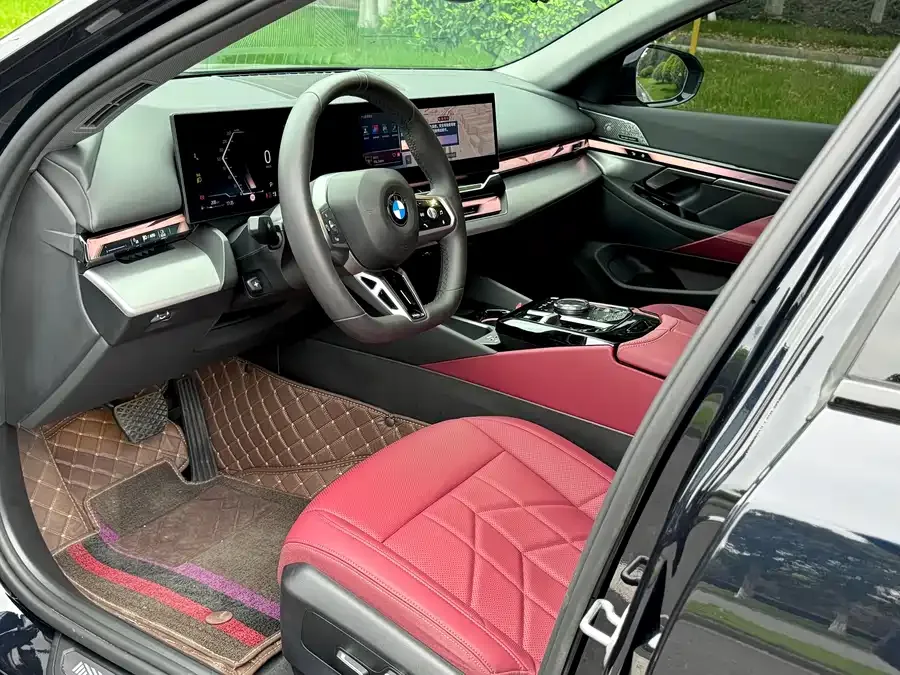 BMW 5 series BMW 5 Series 2025 530Li Leading M Sport Package 2025 — миниатюра 2