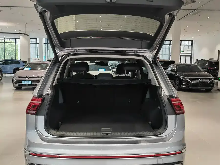 Volkswagen Tiguan L Tiguan L 2022 330TSI Automatic 2WD R-Line Enjoy Edition 2022 — миниатюра 5