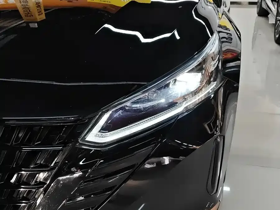 Nissan Altima 2025 Teana 2.0L SV Black Gold Edition 2025 — миниатюра 2