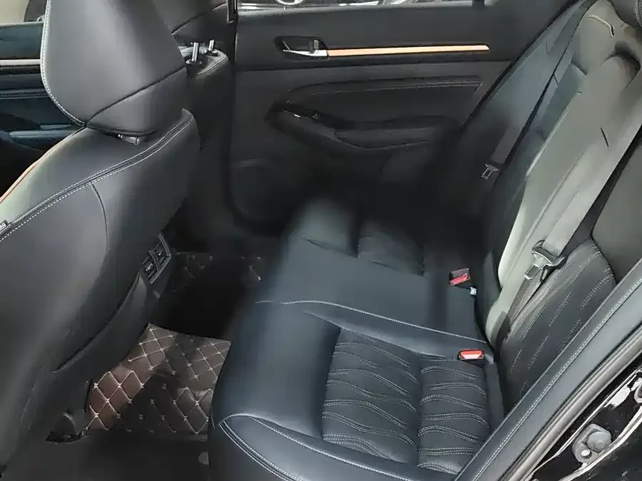 Nissan Altima 2025 Teana 2.0L SV Black Gold Edition 2025 — миниатюра 5