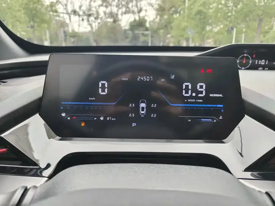 Oshan Z6 Changan Auchan Z6 2023 Blue Whale 1.5T DCT smart cool model 2024 — миниатюра 3