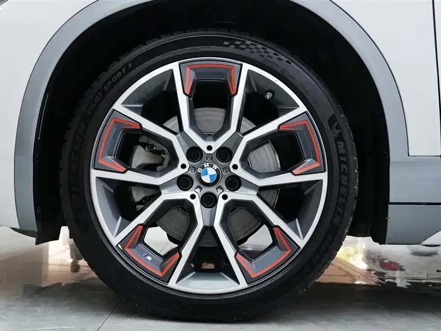 BMW X2 2021 facelift sDrive25i Edge Edition 2022 — миниатюра 3
