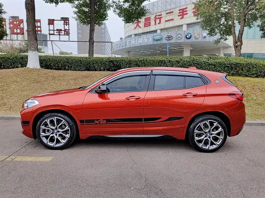 BMW X2 2021 facelift sDrive25i Night Edition 2022 — миниатюра 3