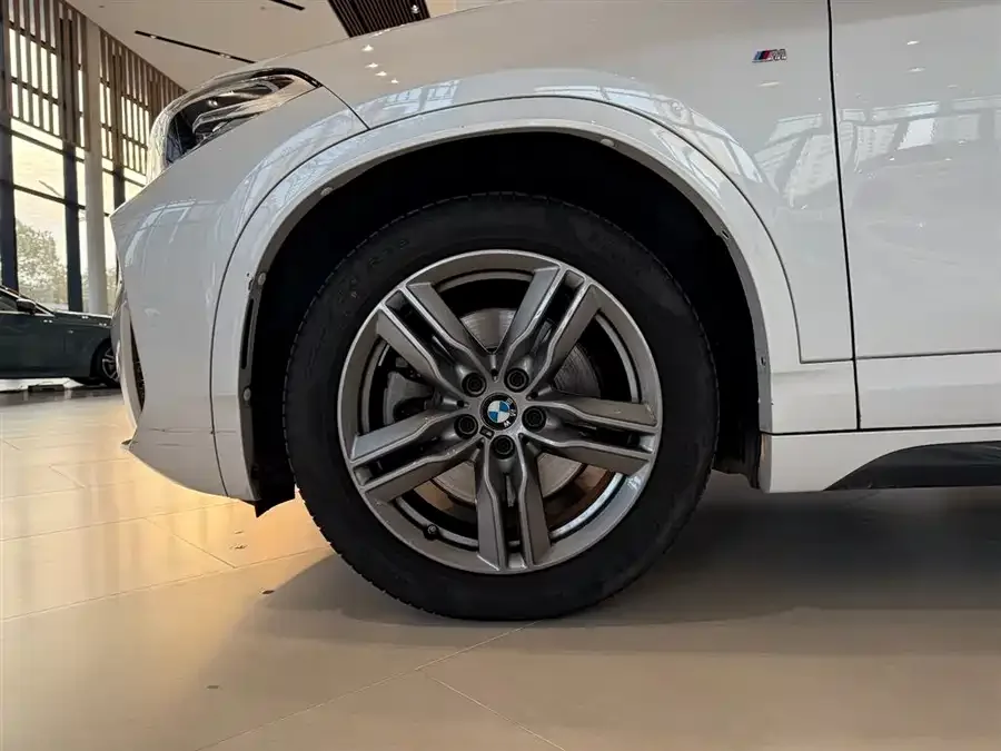 BMW X2 2023 sDrive25i M Sport Night Edition 2024 — миниатюра 3