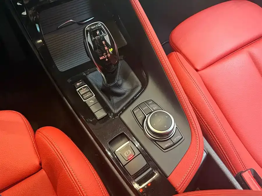 BMW X2 2023 sDrive25i M Sport Night Edition 2024 — миниатюра 3