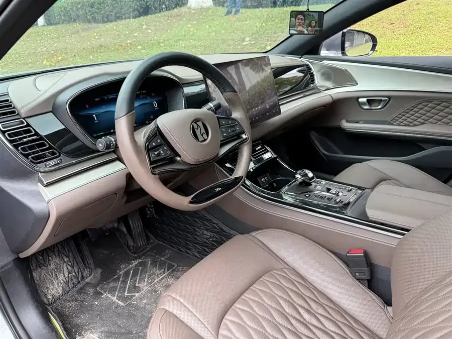 BYD Second-hand Han 2024 DM-i Honor Edition 121KM Premium Edition 2024 — миниатюра 4