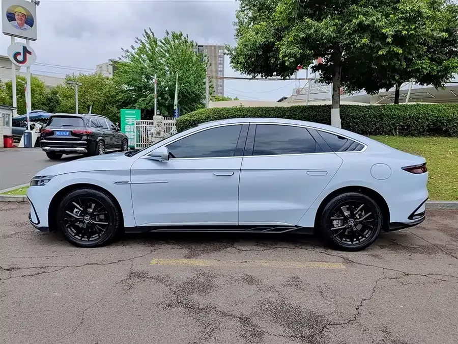 BYD Second-hand Han 2025 DM-i 125KM Elite 2025 — миниатюра 3