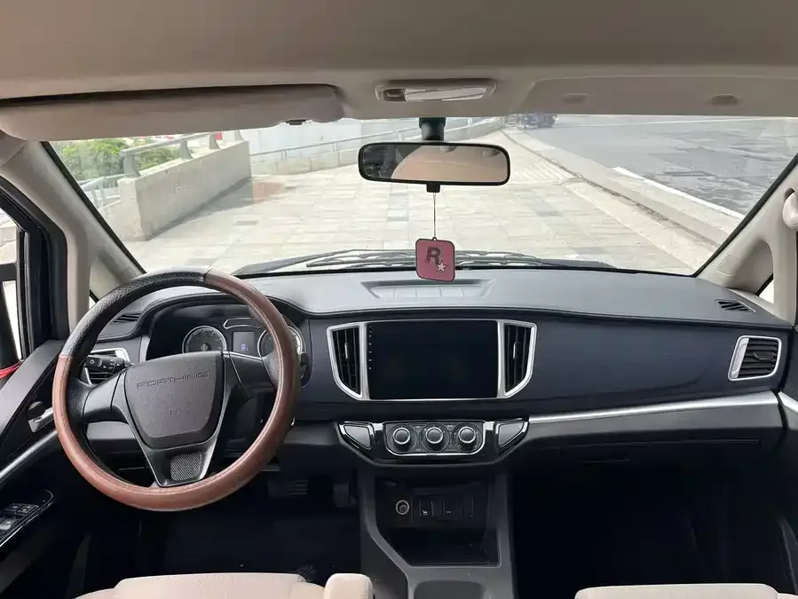 Dongfeng Lingzhi New Energy Lingzhi New Energy 2023 Passenger Edition Classic 5-seater 2024 — миниатюра 2