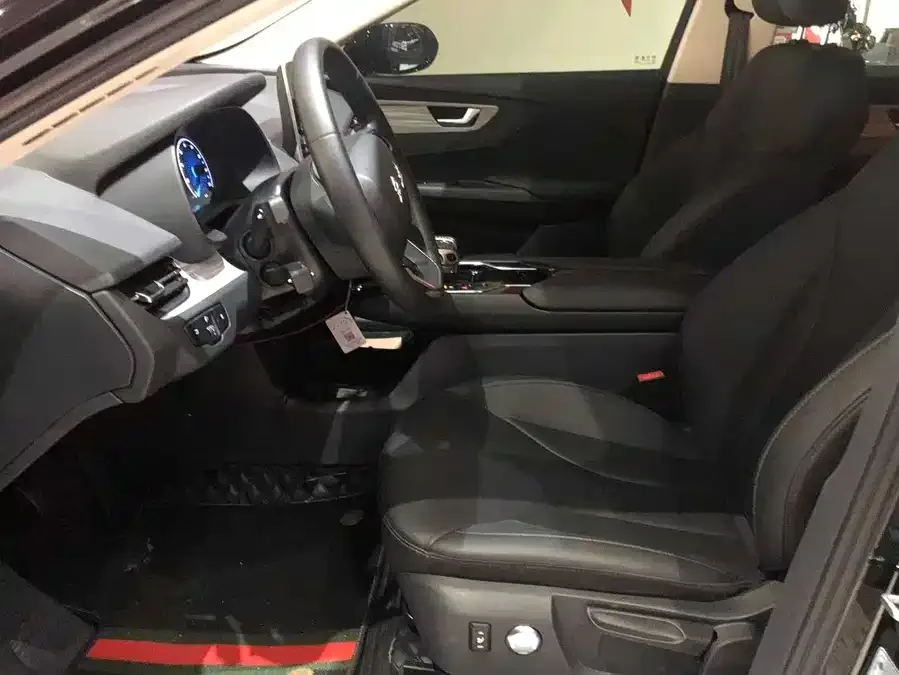 Hongqi E-QM5 Hongqi E-QM5 2024 500km Travel Edition 2024 — миниатюра 3
