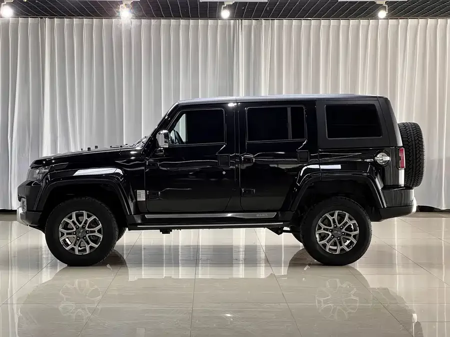 BAIC BJ40 Beijing Off-road BJ40 2024 2.0T City Hunter Glory Edition 2024 — миниатюра 4