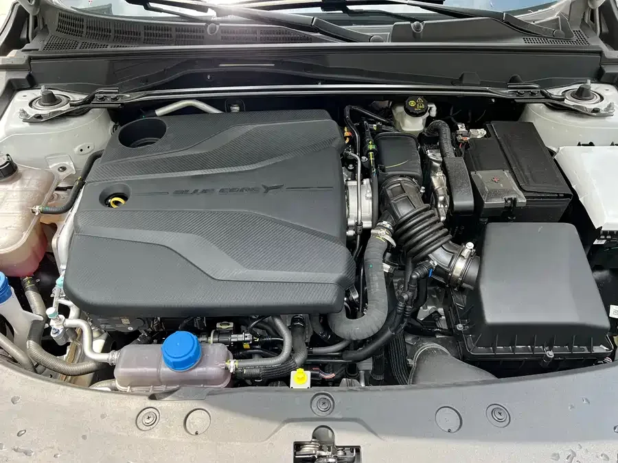 Changan UNI-V Changan UNI-V 2024 1.5T premium model 2024 — миниатюра 2