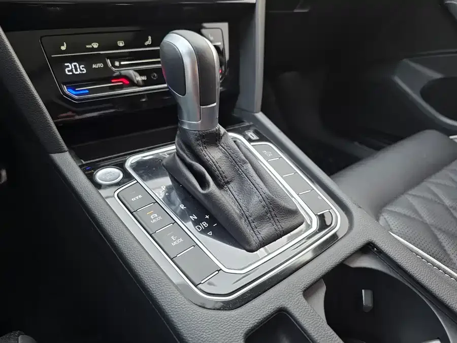 Volkswagen Magotan GTE plug-in hybrid Magotan GTE plug-in hybrid 2022 GTE luxury model 2024 — миниатюра 2