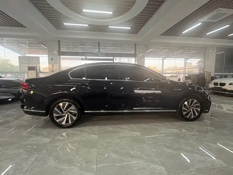Volkswagen Magotan GTE plug-in hybrid Magotan GTE plug-in hybrid 2022 GTE luxury model 2023 — миниатюра 2