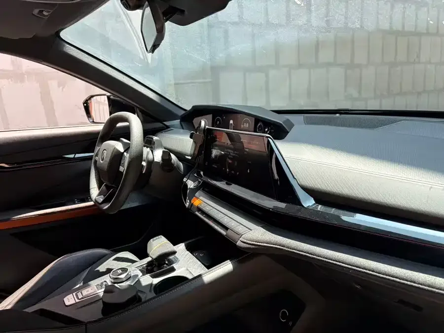 Changan UNI-V Changan UNI-V 2022 1.5T Sports Edition 2022 — миниатюра 4