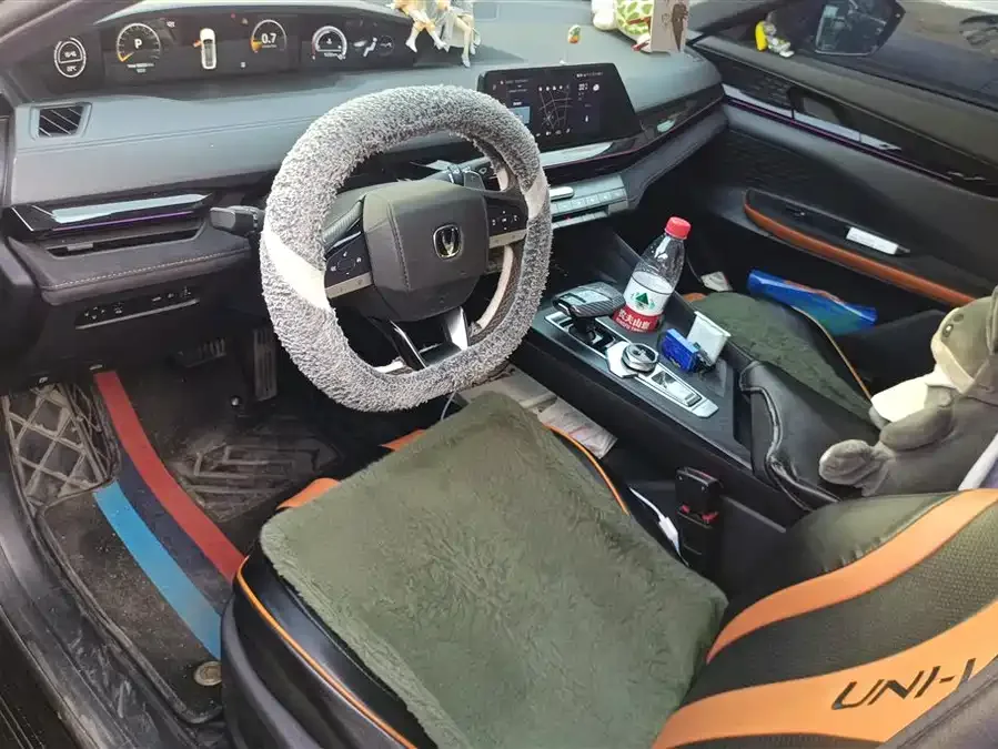 Changan UNI-V Changan UNI-V 2022 1.5T Sports Edition 2023 — миниатюра 3