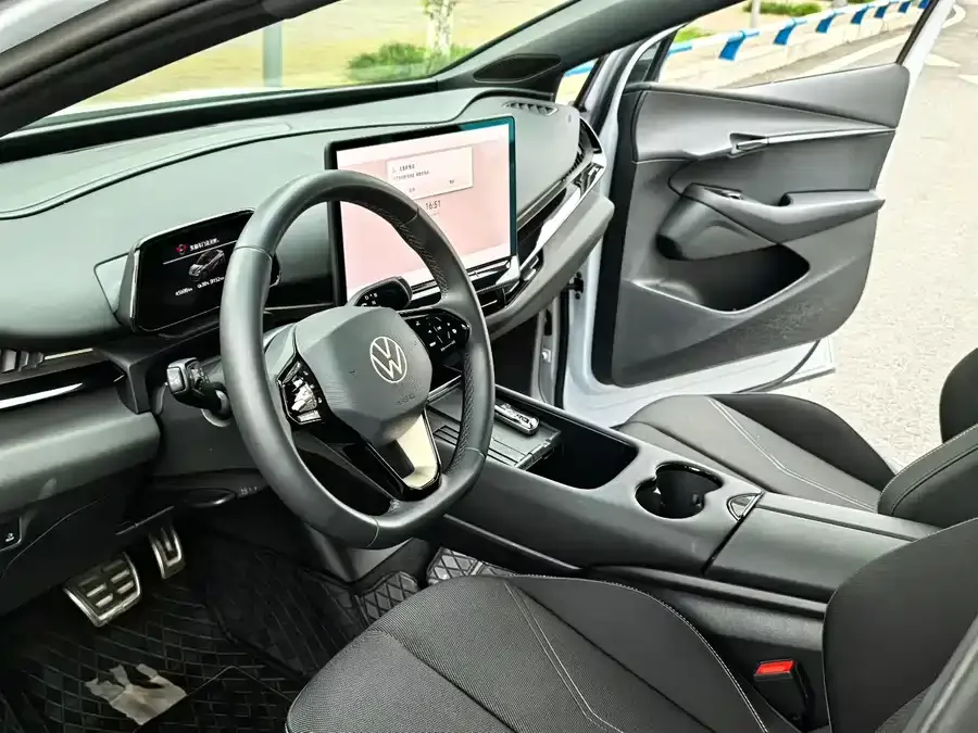Volkswagen ID. UNYX Yuzhong 06 2024 Pro long-range version 2025 — миниатюра 2