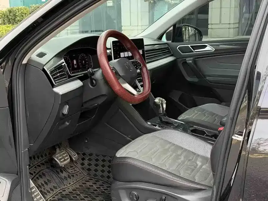 Volkswagen Tiguan X Tiguan X 2022 330TSI 2WD Flagship Edition 2023 — миниатюра 4