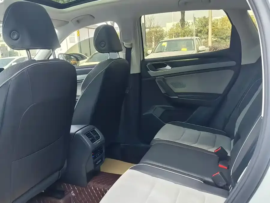 Volkswagen Tayron X Tanyue X 2023 330TSI 2WD Premium High-Energy Edition 2023 — миниатюра 2