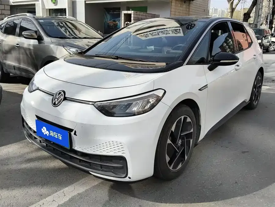 Volkswagen ID.3 Volkswagen ID.3 2023 Upgraded Pure Smart Edition 2024 — фото 1, купить с доставкой в Москву