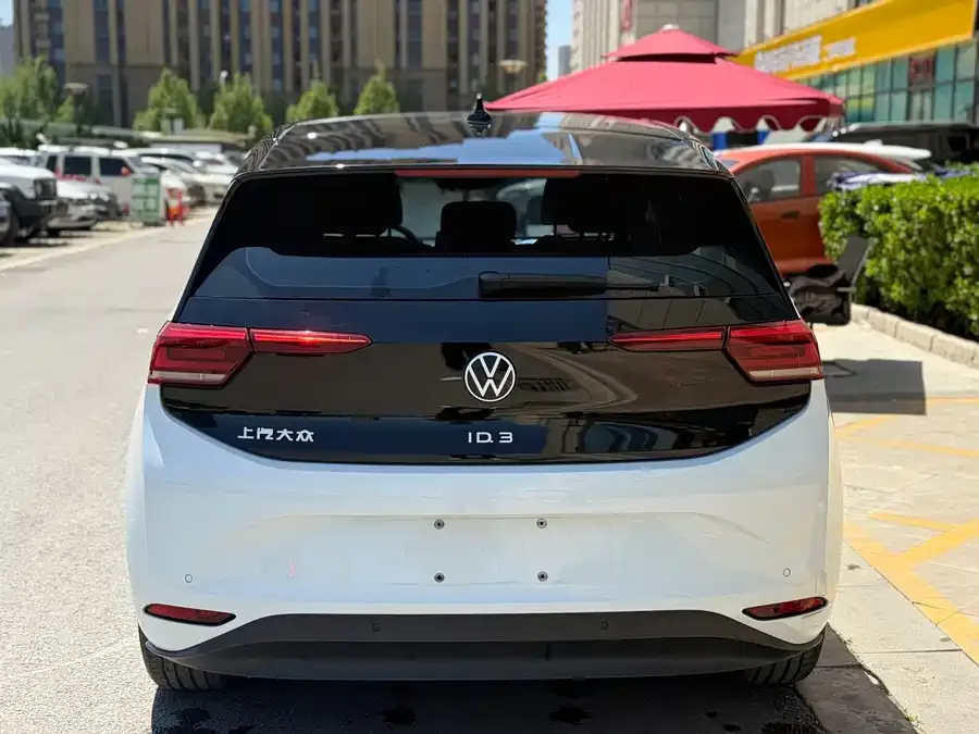 Volkswagen ID.3 Volkswagen ID.3 2024 Outstanding Edition 2024 — миниатюра 2