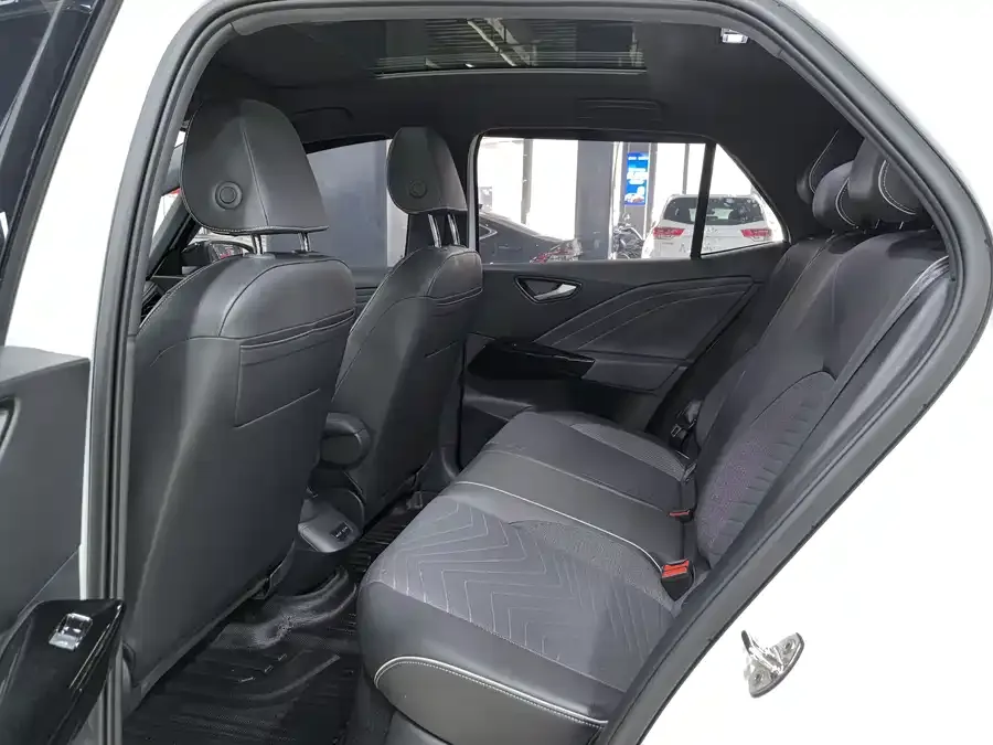 Volkswagen ID.3 Volkswagen ID.3 2025 Smart Model Outstanding Edition 2024 — миниатюра 4