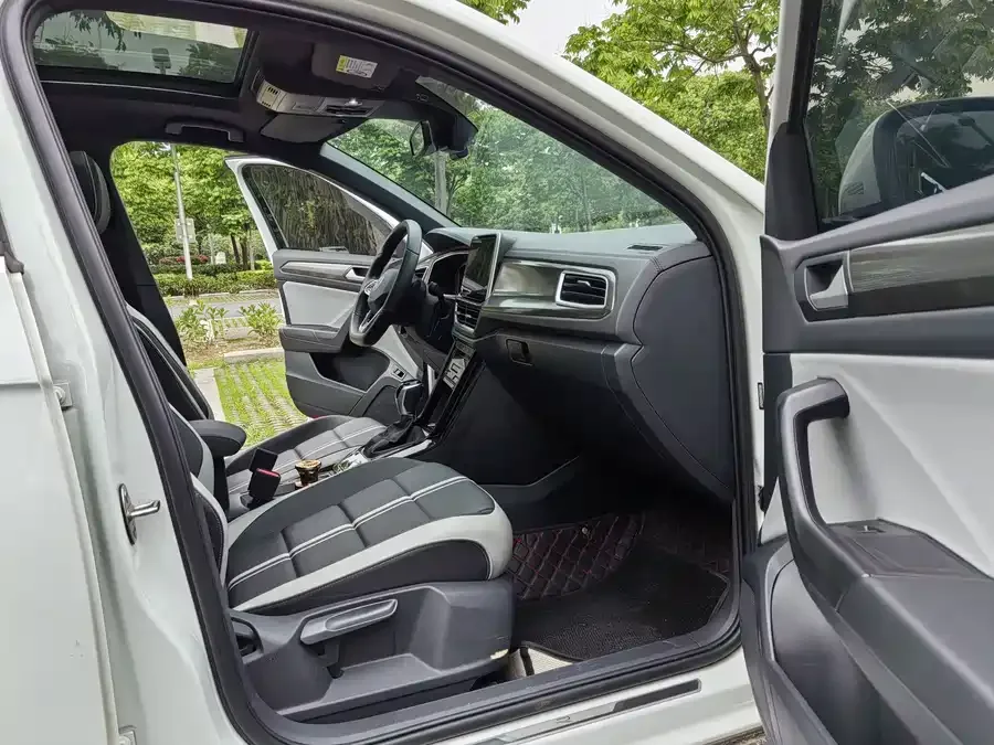 Volkswagen T-ROC T-ROC 2023 300TSI DSG 2WD Chenguang Edition 2023 — миниатюра 3