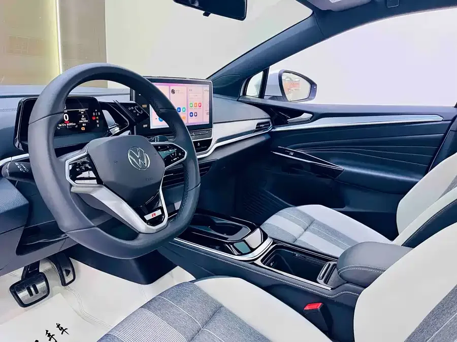 Volkswagen ID.4 CROZZ ID.4 CROZZ 2024 Pure Enjoyment Limited Edition 2024 — миниатюра 2