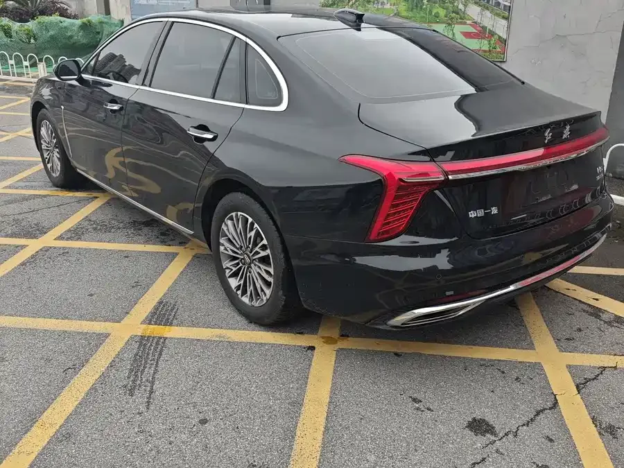 Hongqi H5 Hongqi H5 2023 1.5T DCT Zhilian Qiyue Edition 2023 — миниатюра 3